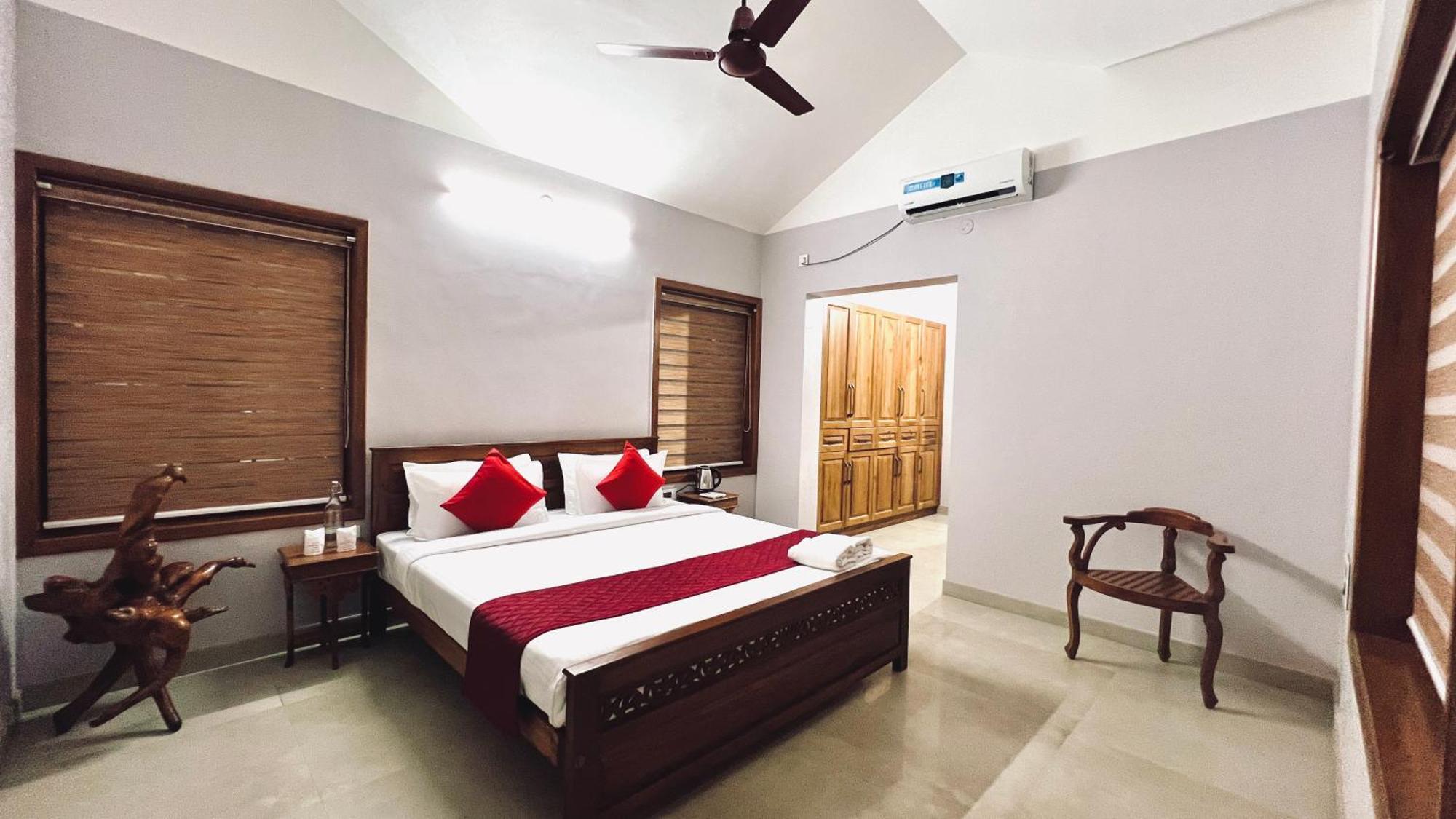 Waterfront By Palmyra Apartment Kollam Exterior photo